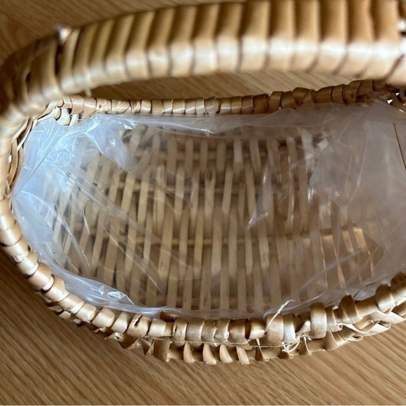 Wicker Hand Woven Crescent Shaped Basket - Picture 3 of 8
